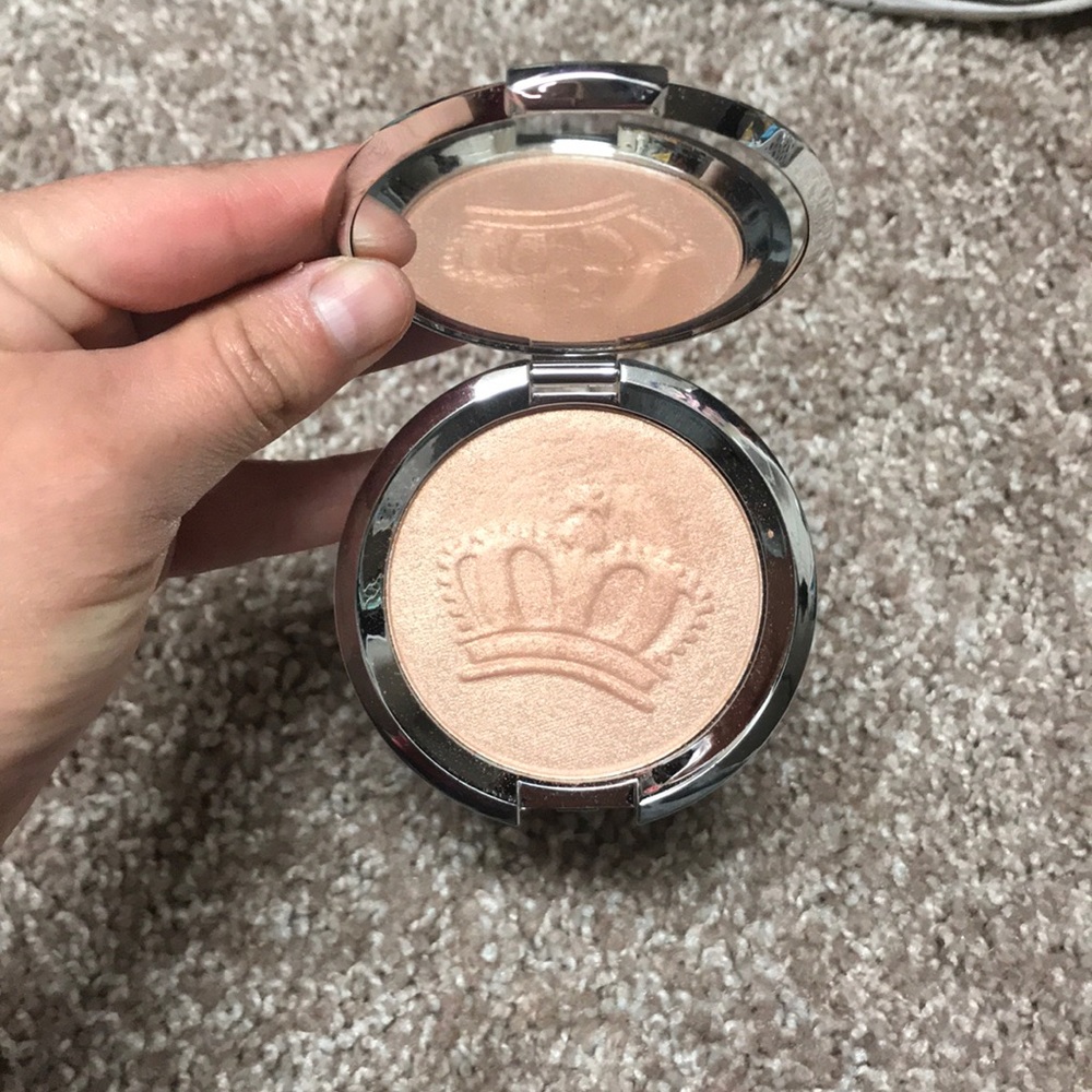 Becca shimmering skin in royal glow
